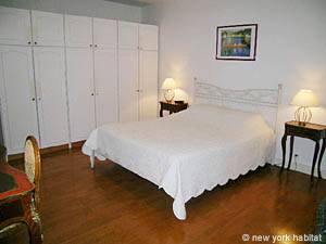 Paris Apartment: 3 Bedroom Rental in Jardin Des Plantes, Grande Bibliotheque - Cite Universitaire