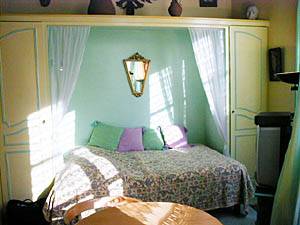 Paris Accommodation Studio in Republique (PA-1941) Pict