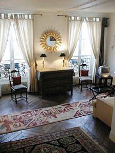 Paris Accommodation: 2-bedroom rental in Marais - Les Halles (PA-227)