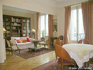 Paris Accommodation: 2bedroom apartment in Saint Germain de pres PA-3758