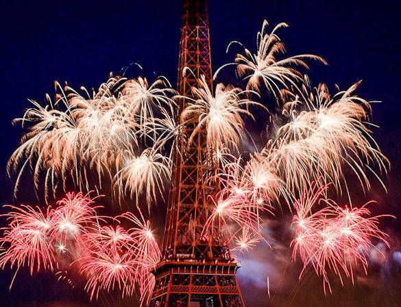 A picture of fireworks and the Eiffel Tower on Bastille Day in Paris