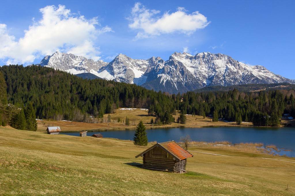 Image of a cabin in front of an alpine mountain range