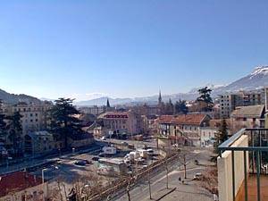 Bed and Breakfast dans le Sud de la France. Photo de la vue d'un appartement T1 à Gap, Alpes du Sud (PR 306)