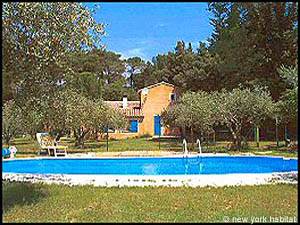 Location de vacances en Provence. Photo d'une villa T4 à Loumarin, Luberon (PR-593)