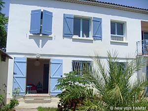 Location de vacances dans le sud de la France. Photo d'une villa T3 à Arles, Camargue (PR-956)