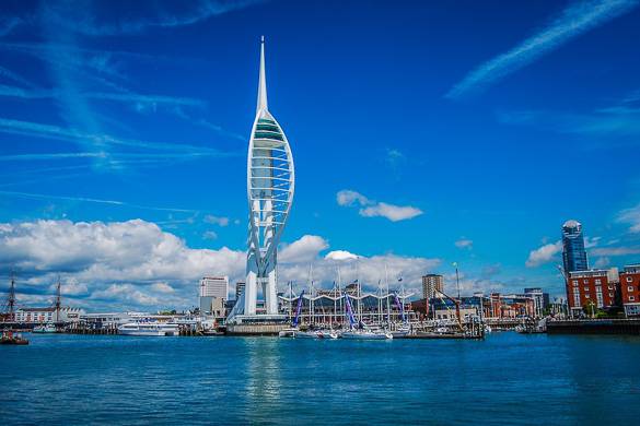 Photo de la tour Spinnaker et des quais à Portsmouth