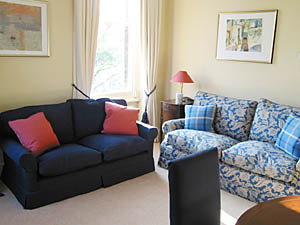 London 3 Bedrooms apartment living room photo 2