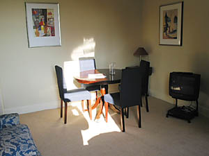 London 3 Bedrooms apartment living room photo 3