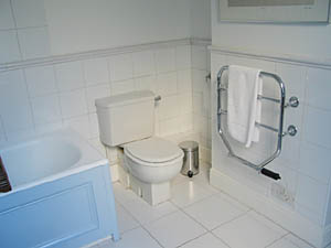 London 3 Bedrooms apartment bathroom 1 photo 7