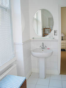 London 3 Bedrooms apartment bathroom 1 photo 9