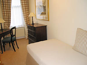 London 3 Bedrooms apartment bedroom 3 photo 13