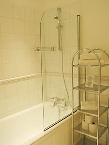 London 3 Bedrooms apartment bathroom 2 photo 18