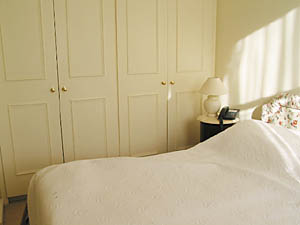Londres T2 appartements location vacances - chambre (LN-37) photo 2 de 3