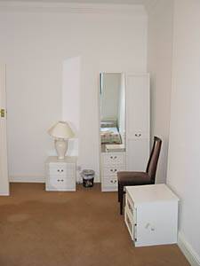 London 3 Zimmer ferienwohnung - schlafzimmer 1 (LN-39) photo 2 von 3