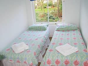 London 3 Zimmer ferienwohnung - schlafzimmer 2 (LN-39) photo 1 von 2