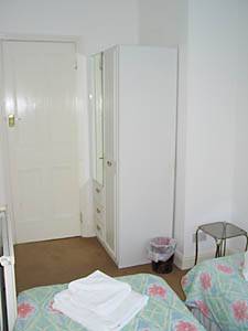 London 3 Zimmer ferienwohnung - schlafzimmer 2 (LN-39) photo 2 von 2
