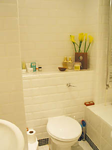 London 2 Bedroom accommodation - bathroom 1 (LN-41) photo 3 of 4
