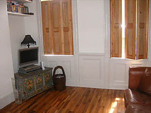 London 2 Bedroom accommodation - living room (LN-41) photo 2 of 2