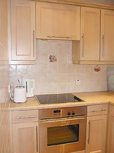 London 2 Bedroom accommodation - kitchen (LN-44) photo 2 of 3