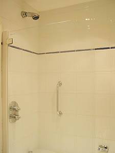 London 2 Bedroom accommodation - bathroom 1 (LN-44) photo 2 of 3