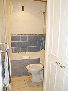 Londres T2 appartements location vacances - salle d'eau (LN-54) photo 1 de 3