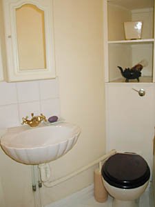 London 4 Bedroom apartment - bathroom 2 (LN-57) photo 1 of 1