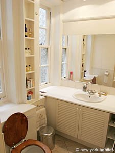 London 4 Bedroom apartment - bathroom 1 (LN-57) photo 1 of 3