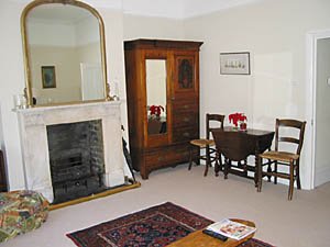 London 1 Bedroom accommodation living room photo 4