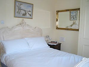 London 1 Bedroom accommodation bedroom photo 6