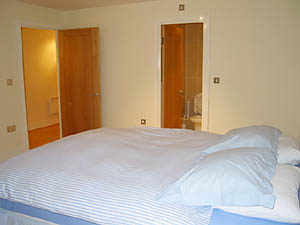 London 2 Bedrooms accommodation - bedroom 1 (LN-69) photo 2 of 3