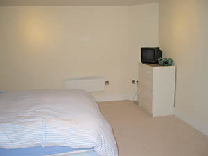 London 2 Bedrooms accommodation - bedroom 1 (LN-69) photo 3 of 3