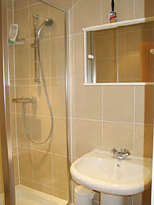 London 2 Bedrooms accommodation - bathroom 1 (LN-69) photo 1 of 2