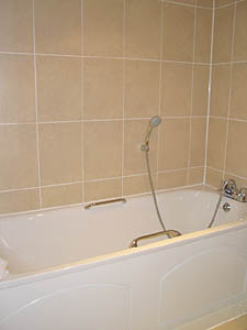 London 2 Bedrooms accommodation - bathroom 2 (LN-69) photo 2 of 2