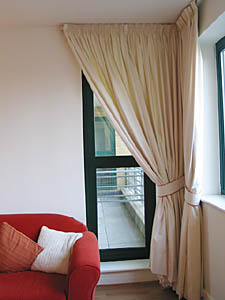 London 1 Bedroom accommodation - living room (LN-72) photo 3 of 8