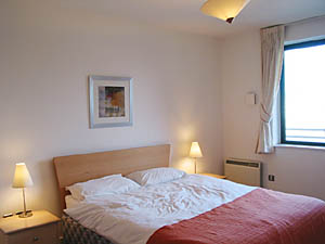 London 1 Bedroom accommodation - bedroom (LN-72) photo 1 of 4