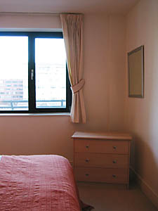 London 1 Bedroom accommodation - bedroom (LN-72) photo 2 of 4