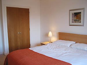 London 1 Bedroom accommodation - bedroom (LN-72) photo 3 of 4