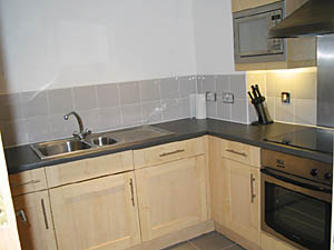 London 1 Bedroom accommodation - kitchen (LN-72) photo 2 of 3