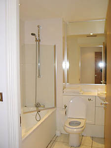 London 1 Bedroom accommodation - bathroom (LN-72) photo 1 of 2