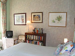 London 3 Bedrooms accommodation - bedroom 1 (LN-122) photo 2 of 3