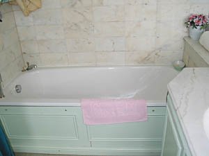 London 3 Bedrooms accommodation - bathroom 1 (LN-122) photo 3 of 4