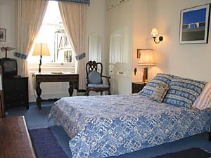 London 3 Bedrooms accommodation - bedroom 2 (LN-122) photo 1 of 4