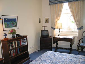 London 3 Bedrooms accommodation - bedroom 2 (LN-122) photo 2 of 4