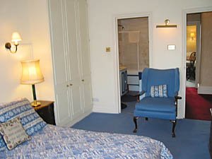 London 3 Bedrooms accommodation - bedroom 2 (LN-122) photo 4 of 4