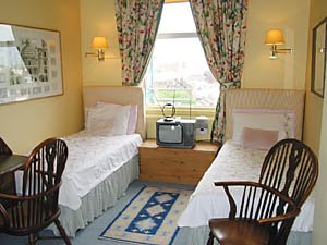 London 3 Bedrooms accommodation - bedroom 3 (LN-122) photo 1 of 2