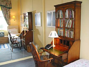 London 3 Bedrooms accommodation - bedroom 3 (LN-122) photo 2 of 2