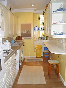 London 3 Bedrooms accommodation - kitchen (LN-122) photo 1 of 6