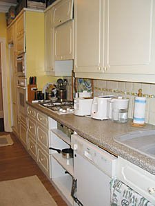 London 3 Bedrooms accommodation - kitchen (LN-122) photo 2 of 6