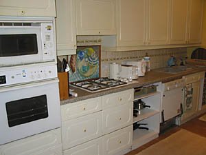 London 3 Bedrooms accommodation - kitchen (LN-122) photo 3 of 6