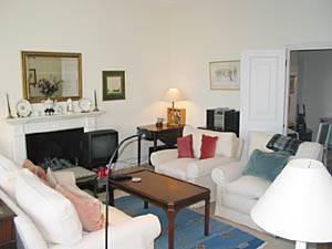 London 2 Bedroom accommodation - living room (LN-187) photo 2 of 3